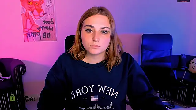 casey meow  online show from December 5, 2025, 10:13 am