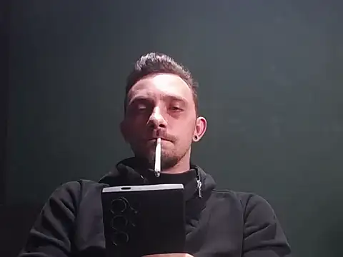 Snapshot of guesswhatbitch chatting on November 13, 2025, 9:03 pm guesswhatbitch online show from November 13, 2025, 9:03 pm