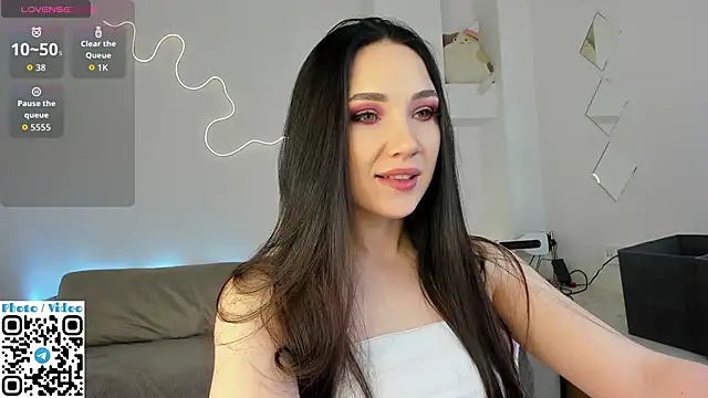 Helen Spark online show from November 19, 2025, 1:49 am