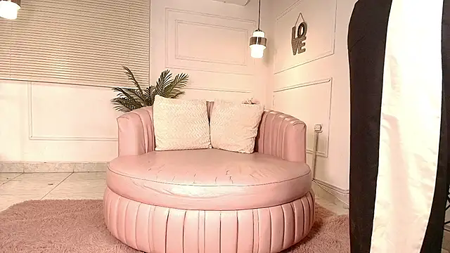 alessia moon1 online show from January 8, 2026, 12:07 pm