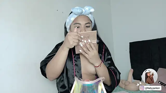 Natashaparker   online show from April 8, 2026, 9:37 pm