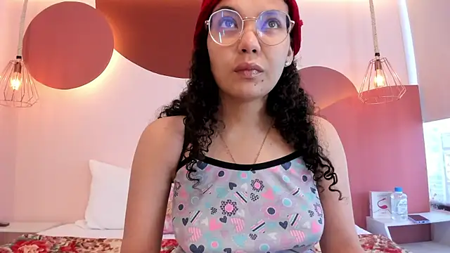 Snapshot of SweetStarr_ chatting on September 26, 2025, 1:04 pm SweetStarr online show from September 26, 2025, 1:04 pm