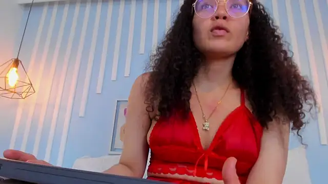 Snapshot of SweetStarr_ chatting on October 3, 2025, 8:17 pm SweetStarr online show from October 3, 2025, 8:17 pm