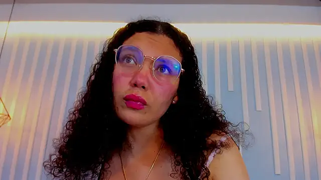 Snapshot of SweetStarr_ chatting on October 13, 2025, 1:55 pm SweetStarr online show from October 13, 2025, 1:55 pm