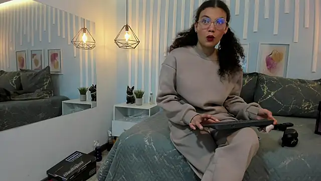 Snapshot of SweetStarr_ chatting on October 21, 2025, 12:39 pm SweetStarr online show from October 21, 2025, 12:39 pm