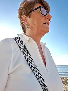 Snapshot of LadyLuxe_xx chatting on November 12, 2025, 8:15 am LadyLuxe xx online show from November 12, 2025, 8:15 am