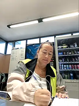 Snapshot of bichota85 chatting on October 7, 2025, 10:12 am bichota85 online show from October 7, 2025, 10:12 am