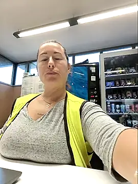 Snapshot of bichota85 chatting on October 8, 2025, 9:40 am bichota85 online show from October 8, 2025, 9:40 am