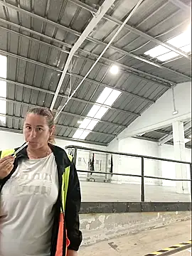 Snapshot of bichota85 chatting on October 9, 2025, 10:35 am bichota85 online show from October 9, 2025, 10:35 am