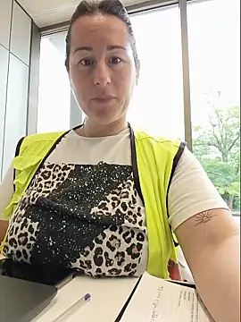 Snapshot of bichota85 chatting on May 18, 2026, 9:15 am bichota85 online show from May 18, 2026, 9:15 am
