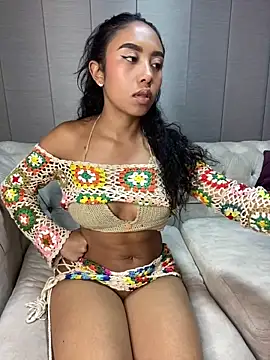 Snapshot of Tatiana_18pink chatting on October 11, 2025, 12:43 am Tatiana 18pink online show from October 11, 2025, 12:43 am