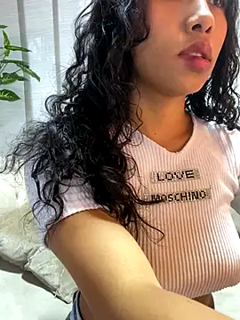 Snapshot of Tatiana_18pink chatting on November 10, 2025, 9:25 pm Tatiana 18pink online show from November 10, 2025, 9:25 pm