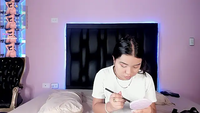 Snapshot of LunaWiill_ chatting on November 8, 2025, 12:16 pm LunaWiill online show from November 8, 2025, 12:16 pm