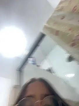 loirinhaaa online show from February 5, 2026, 2:49 am