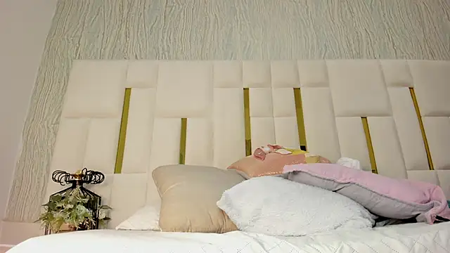 mia vy online show from May 14, 2026, 3:02 am
