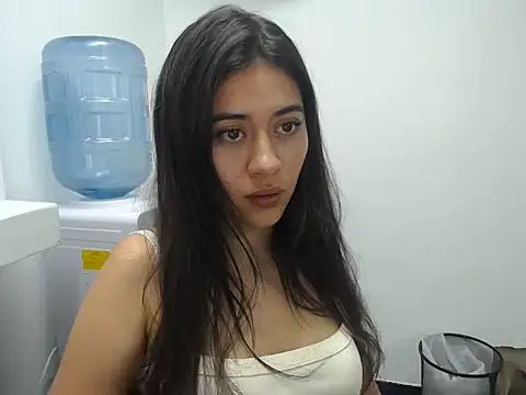 Alice-08 online show from May 6, 2026, 9:42 pm
