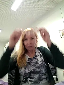 JenyJansi online show from September 17, 2025, 7:15 pm