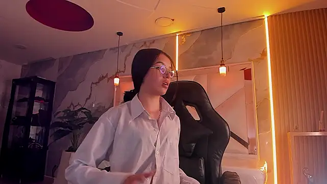 sophiadoll tf online show from February 2, 2026, 8:40 pm