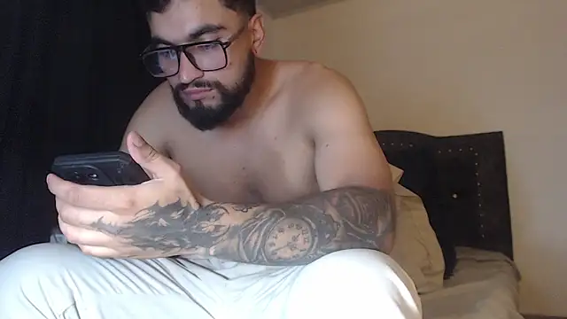 Snapshot of Chrys_harris77 chatting on April 4, 2026, 12:31 am Chrys harris77 online show from April 4, 2026, 12:31 am