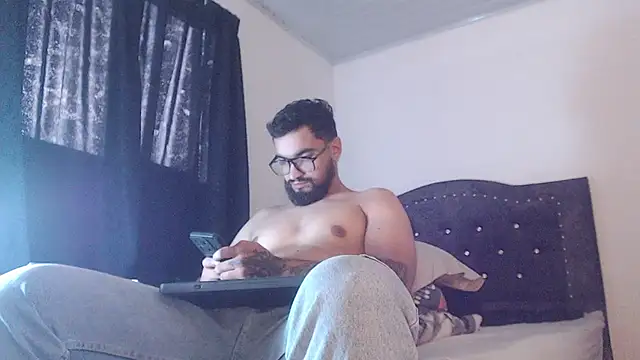 Snapshot of Chrys_harris77 chatting on April 10, 2026, 9:52 pm Chrys harris77 online show from April 10, 2026, 9:52 pm