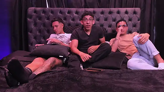 Snapshot of axel_vega chatting on February 3, 2026, 7:52 pm axel vega online show from February 3, 2026, 7:52 pm