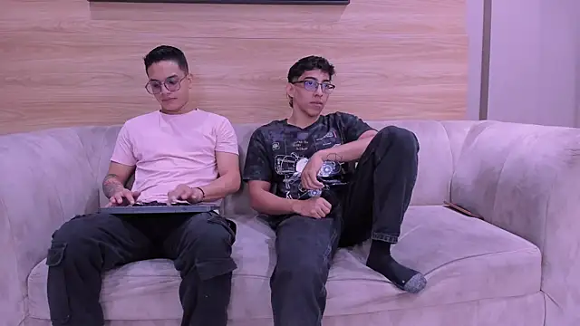 Snapshot of axel_vega chatting on February 4, 2026, 7:53 pm axel vega online show from February 4, 2026, 7:53 pm