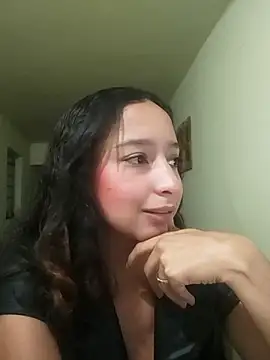 Vale stone  online show from November 18, 2025, 9:30 pm