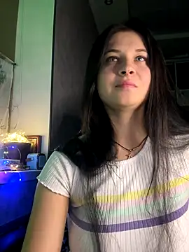 Snapshot of cutie_modest_ chatting on November 3, 2025, 9:05 pm cutie modest online show from November 3, 2025, 9:05 pm