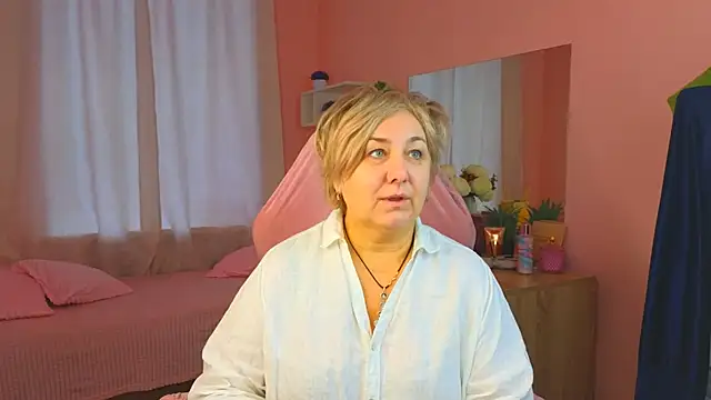 Marta Wils online show from October 7, 2025, 2:09 am