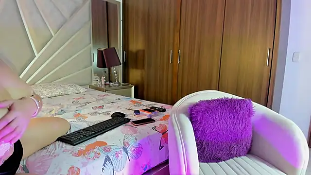 Snapshot of LiaRusselll_ chatting on September 27, 2025, 11:54 pm LiaRusselll online show from September 27, 2025, 11:54 pm