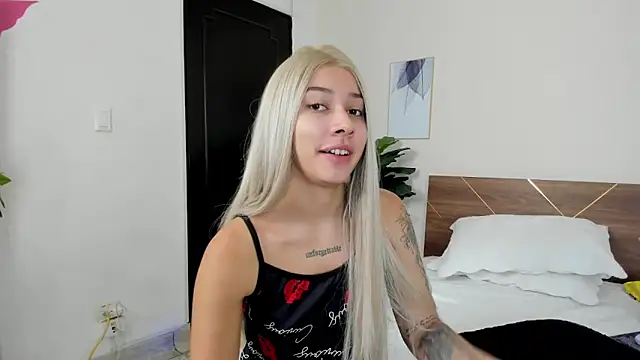 SofiaClarkson online show from September 19, 2025, 12:50 pm