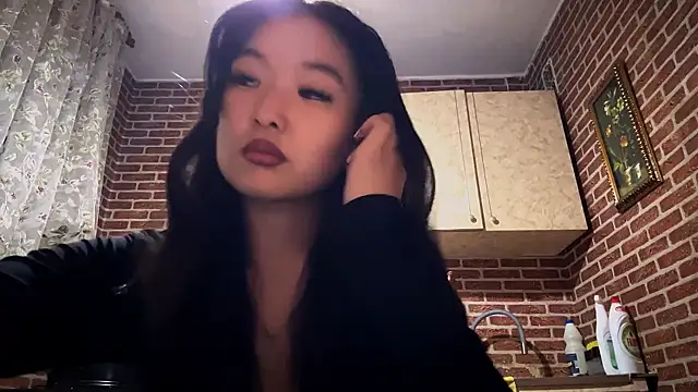 EmmaLeexth online show from December 14, 2025, 1:49 pm