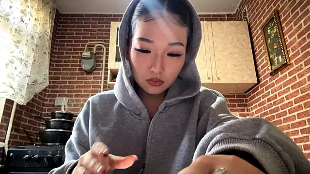 EmmaLeexth online show from March 19, 2026, 11:25 am