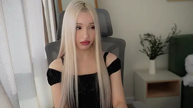 Snapshot of Laura_Obsidian chatting on November 8, 2025, 8:03 am Laura Obsidian online show from November 8, 2025, 8:03 am