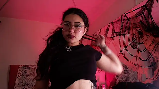 Snapshot of SabrinaV_ chatting on October 22, 2025, 11:32 am SabrinaV online show from October 22, 2025, 11:32 am