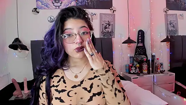 SabrinaV  online show from May 9, 2026, 11:26 am