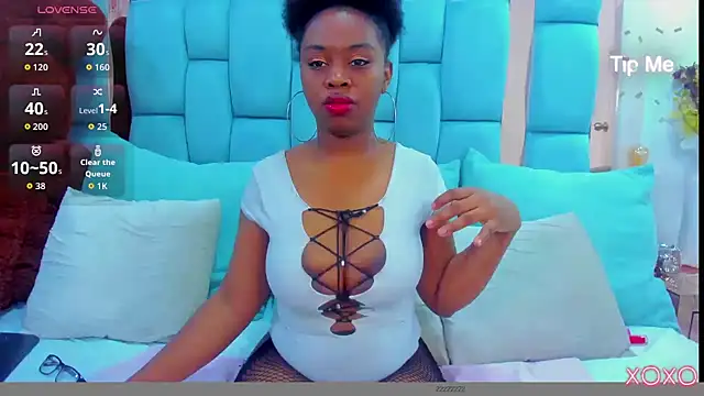 hazellanee online show from April 4, 2026, 12:09 am