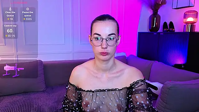 Snapshot of EmmaJakson chatting on October 14, 2025, 5:36 pm EmmaJakson online show from October 14, 2025, 5:36 pm