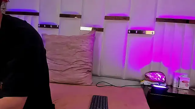 ANLLELOAndANGELA online show from November 15, 2025, 4:36 pm