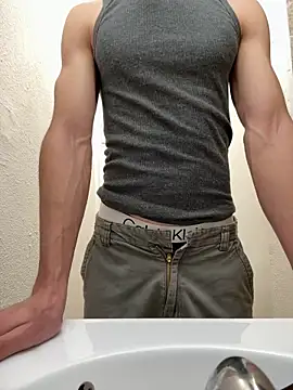 gymratforyouu online show from September 22, 2025, 2:35 am