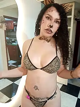 Snapshot of Lina_444 chatting on October 31, 2025, 10:33 pm Lina 444 online show from October 31, 2025, 10:33 pm