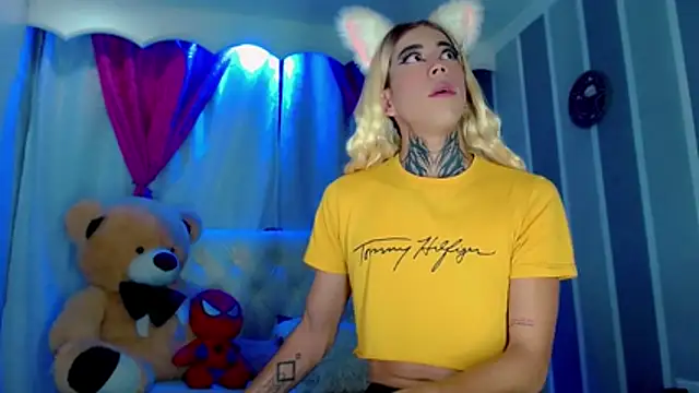 Julia Bulette1 online show from March 15, 2026, 1:33 am