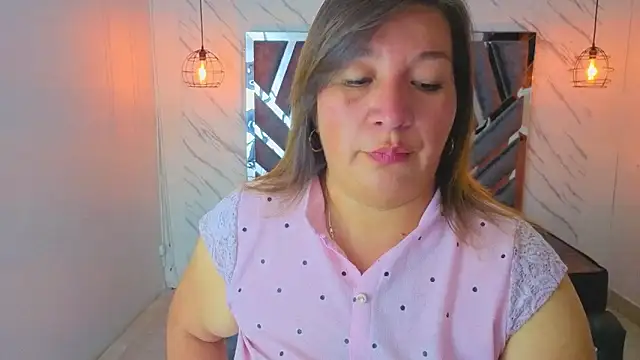 Snapshot of MaylinRosse_ chatting on July 1, 2026, 6:51 pm MaylinRosse online show from July 1, 2026, 6:51 pm