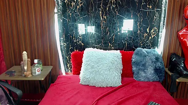 MadelinPaterson online show from October 26, 2025, 9:42 pm