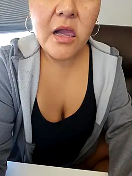 Snapshot of sw33th3art chatting on September 25, 2025, 8:12 pm sw33th3art online show from September 25, 2025, 8:12 pm