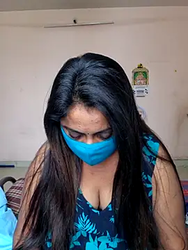 Snapshot of queendivya chatting on June 19, 2026, 1:43 am queendivya online show from June 19, 2026, 1:43 am