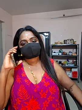 Snapshot of queendivya chatting on July 4, 2026, 12:39 am queendivya online show from July 4, 2026, 12:39 am
