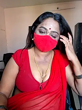 Snapshot of queendivya chatting on July 15, 2026, 4:40 am queendivya online show from July 15, 2026, 4:40 am