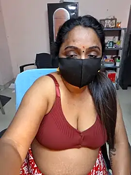 Snapshot of queendivya chatting on July 18, 2026, 4:55 pm queendivya online show from July 18, 2026, 4:55 pm