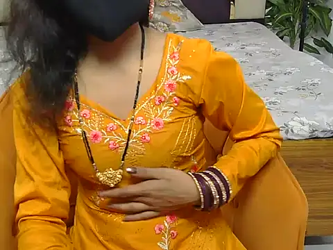 Lovelyy-couple online show from September 22, 2025, 4:20 pm